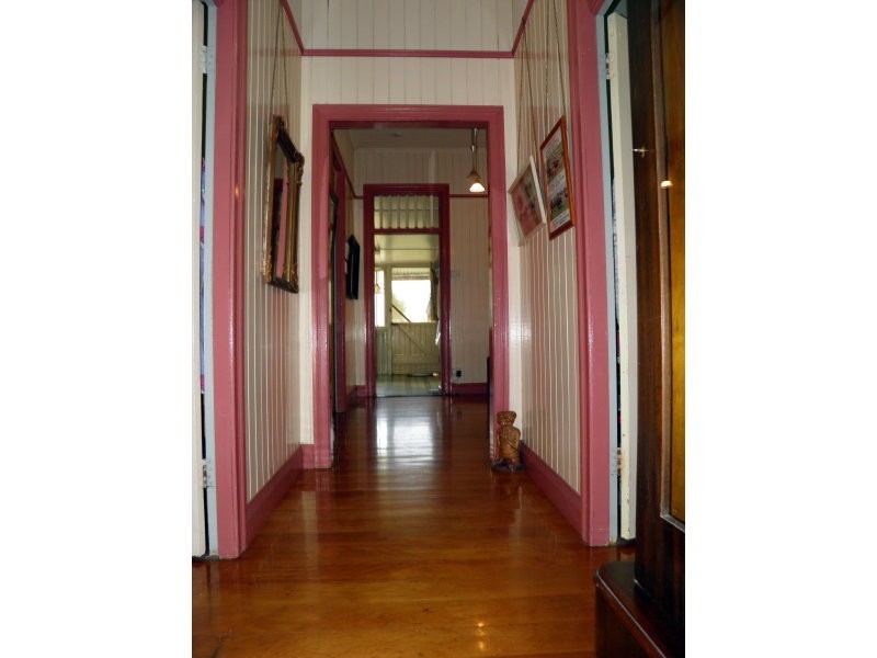 12 Queen Street, Blackstone QLD 4304