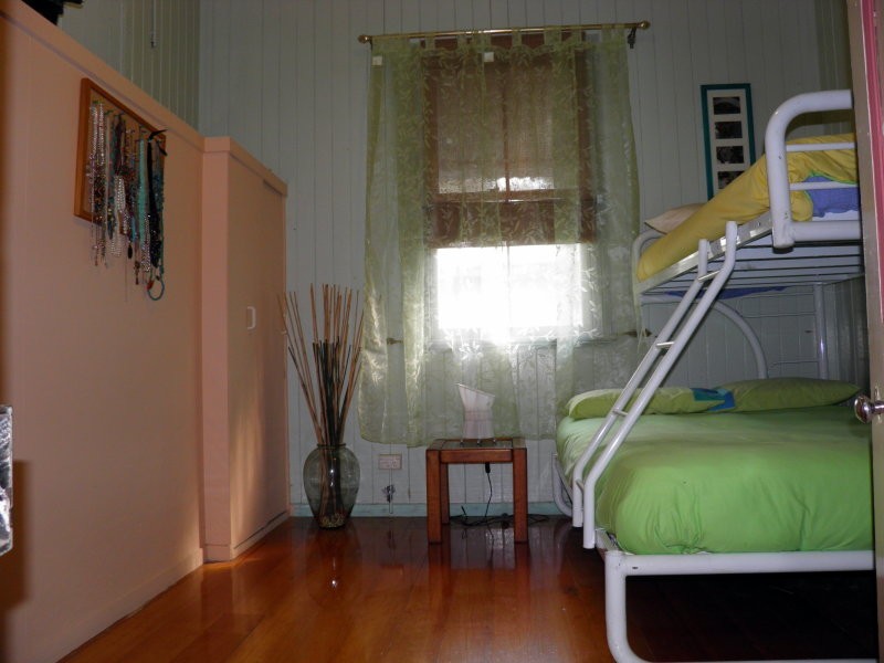 12 Queen Street, Blackstone QLD 4304