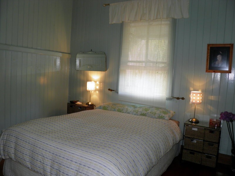 12 Queen Street, Blackstone QLD 4304