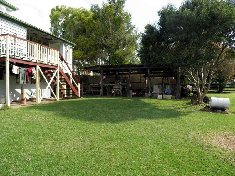 12 Queen Street, Blackstone QLD 4304