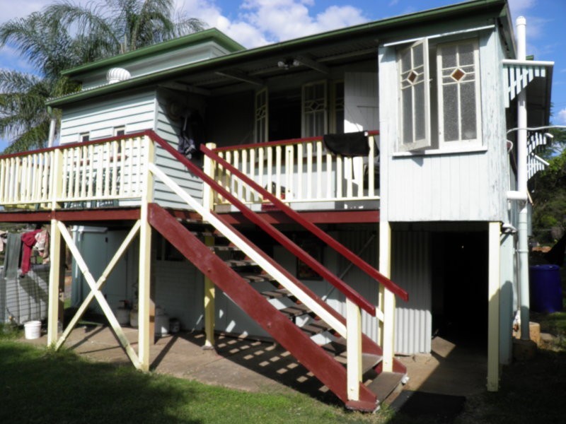 12 Queen Street, Blackstone QLD 4304