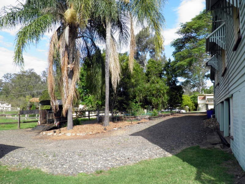 12 Queen Street, Blackstone QLD 4304