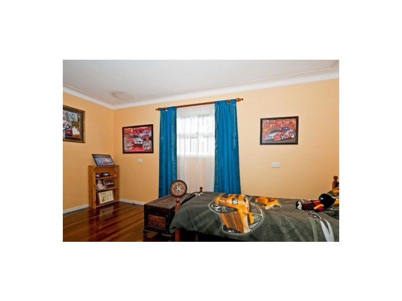 17 Valance Street, Oxley QLD 4075