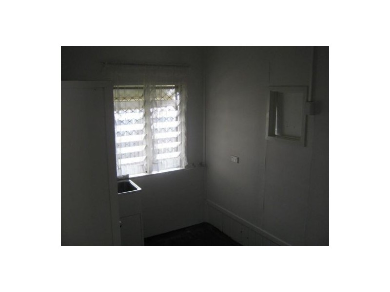 12 Logan Avenue, Oxley QLD 4075