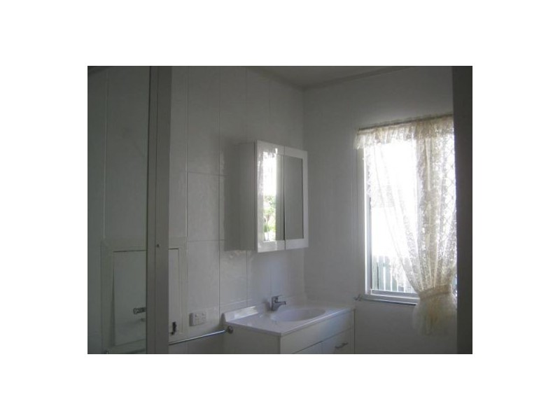 12 Logan Avenue, Oxley QLD 4075