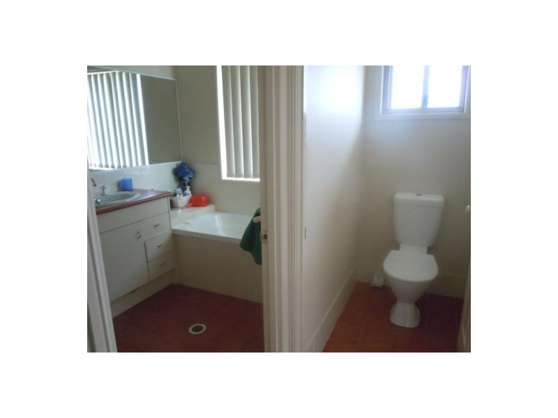 8 Cheihk Crescent, Collingwood Park QLD 4301