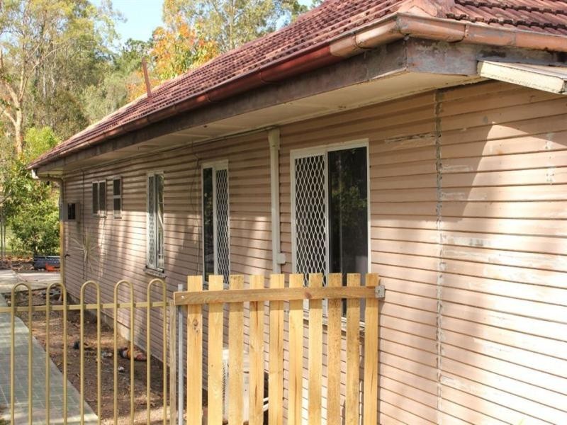 3 Armstrong St, Petrie QLD 4502