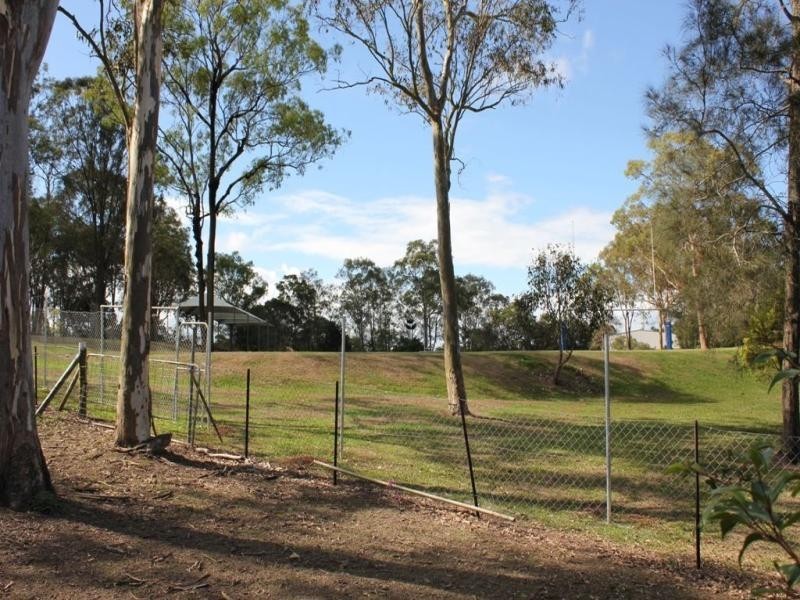 3 Armstrong St, Petrie QLD 4502