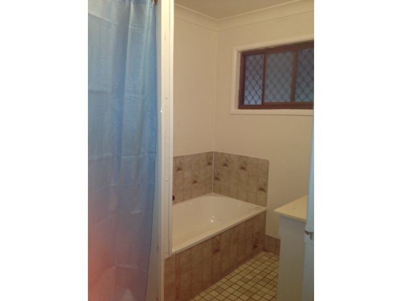 94 Waratah Dr, Crestmead QLD 4132