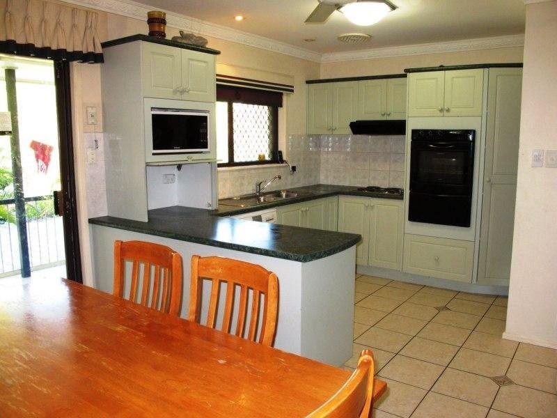 37 Bedser St, Macgregor QLD 4109