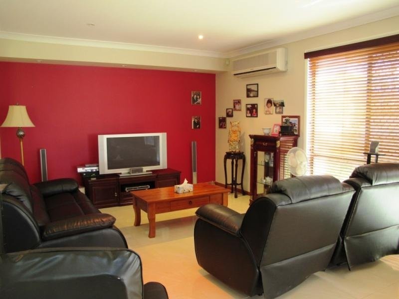 10 Regent St, Eight Mile Plains QLD 4113