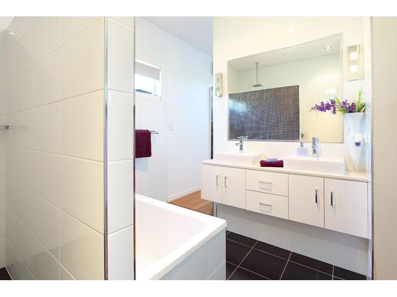 36 Mulsanne St, Holland Park West QLD 4121