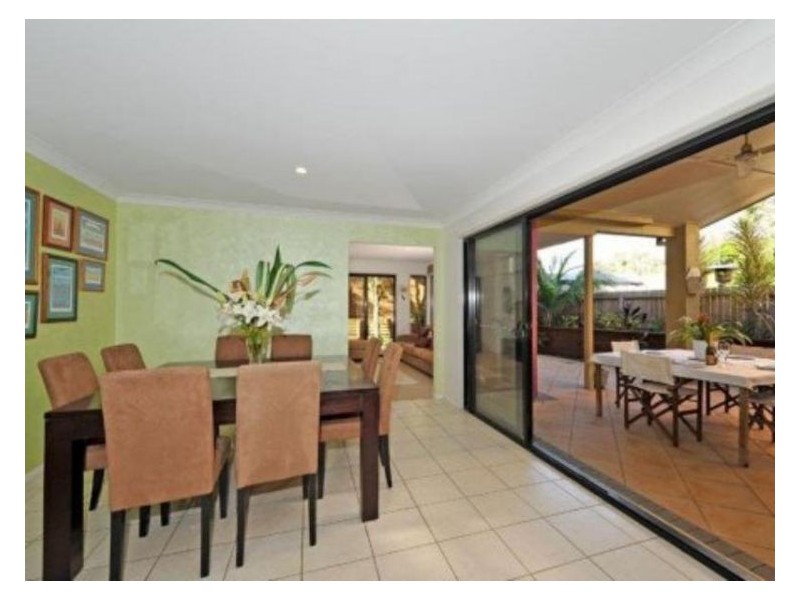 19 Estate Pl, Holland Park West QLD 4121