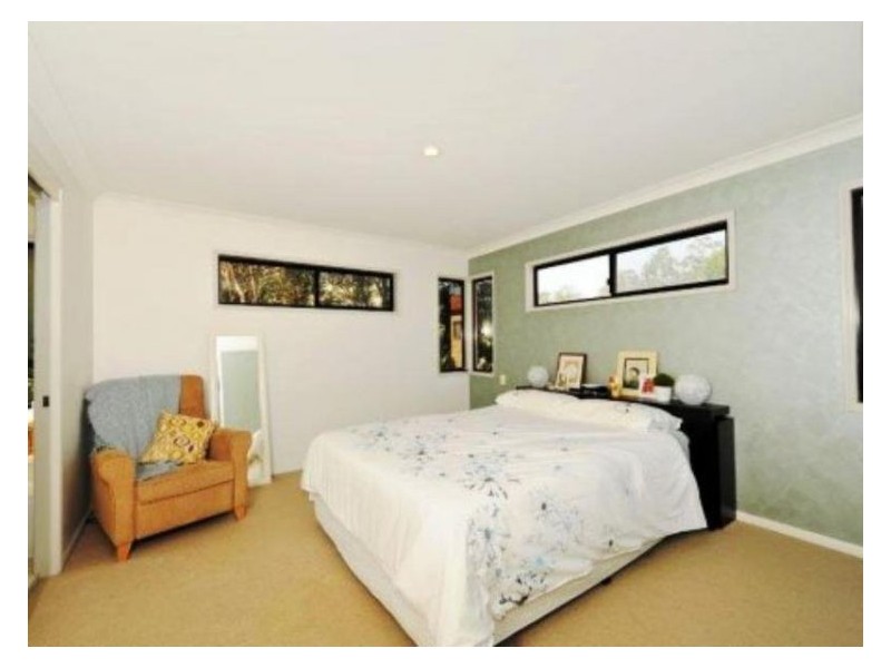 19 Estate Pl, Holland Park West QLD 4121