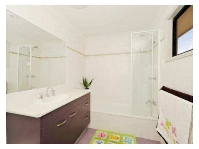 19 Estate Pl, Holland Park West QLD 4121