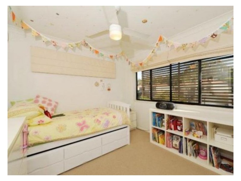 19 Estate Pl, Holland Park West QLD 4121