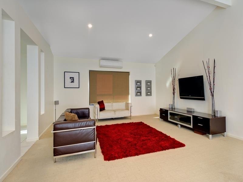 18 Lillydale Pl, Calamvale QLD 4116