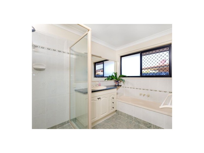 15 Greenhaven Crescent, Kuraby QLD 4112