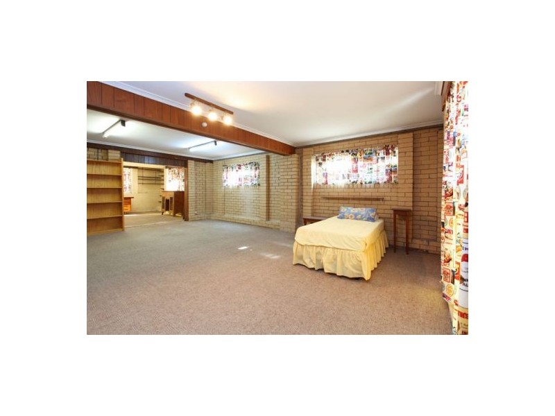 15 Laver Street, Macgregor QLD 4109