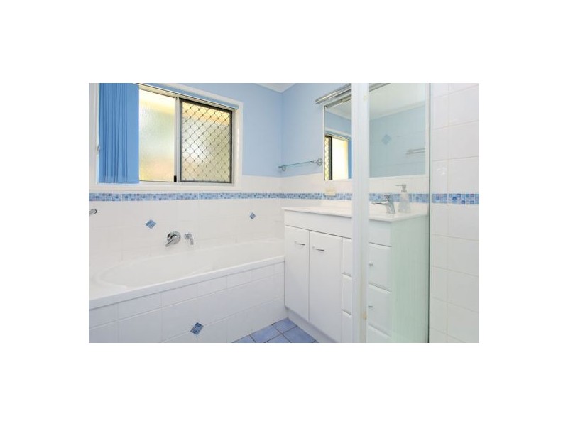 15 Laver Street, Macgregor QLD 4109