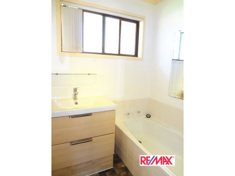 10 Dornock Dr, Boronia Heights QLD 4124