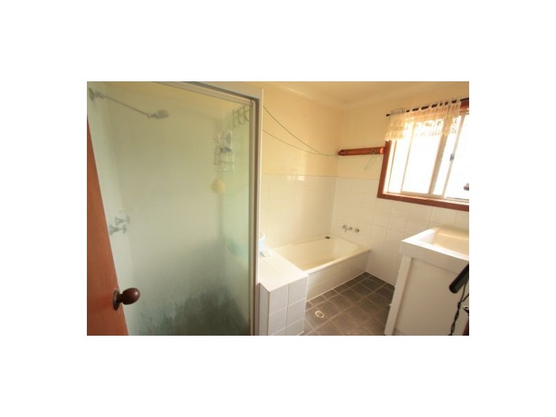 4 Dalveen St, Coopers Plains QLD 4108