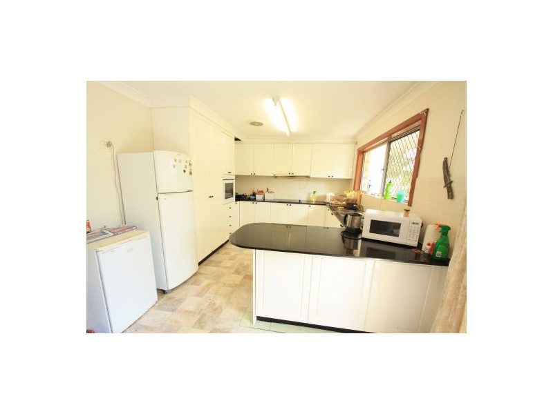 4 Dalveen St, Coopers Plains QLD 4108