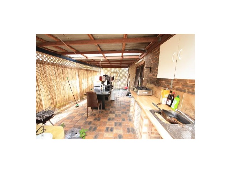 4 Dalveen St, Coopers Plains QLD 4108