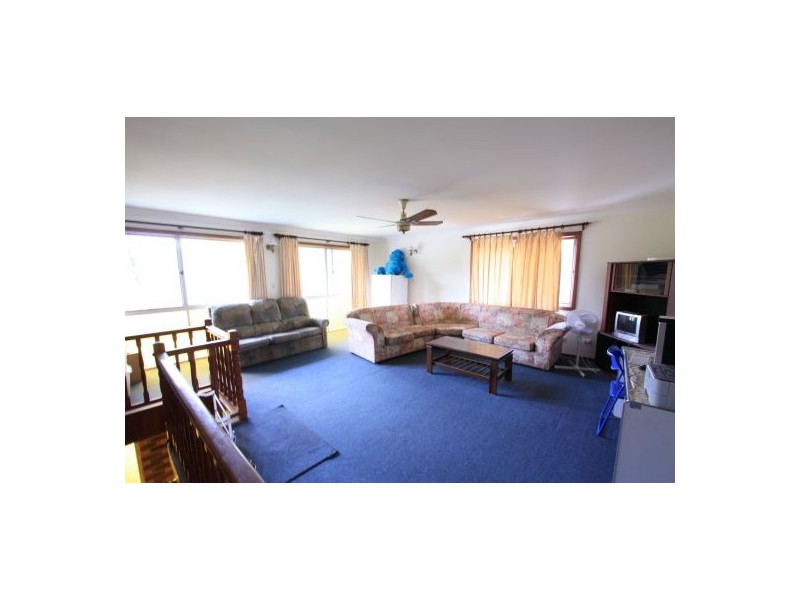 4 Dalveen St, Coopers Plains QLD 4108