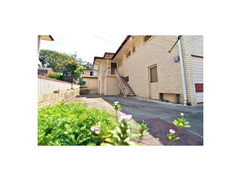 16 Fernshaw St, Macgregor QLD 4109
