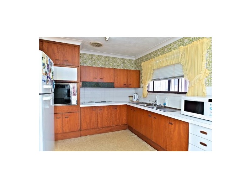 16 Fernshaw St, Macgregor QLD 4109