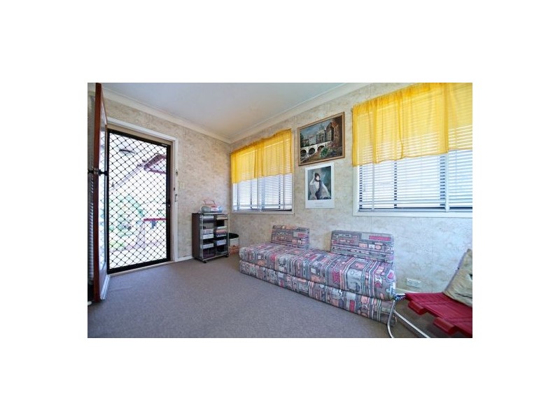 16 Fernshaw St, Macgregor QLD 4109