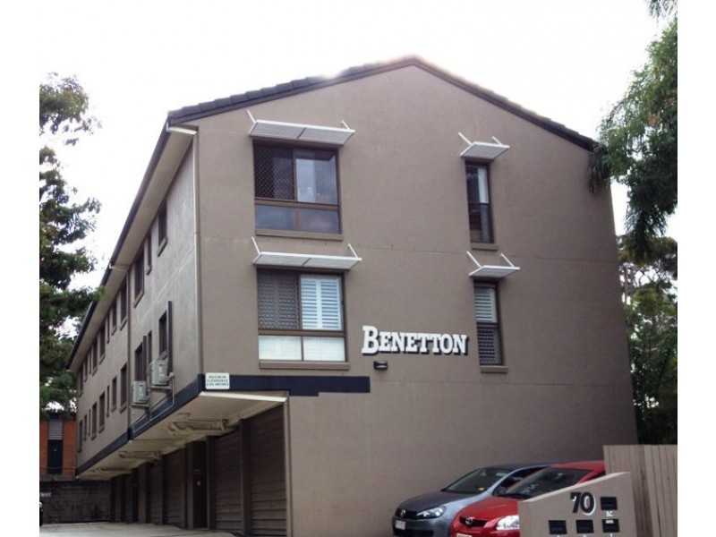 70 Hilltop Avenue, Chermside QLD 4032