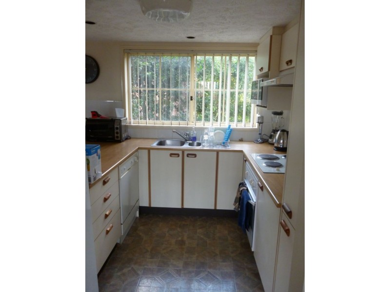 8/43 Ninth Avenue, Coorparoo QLD 4151