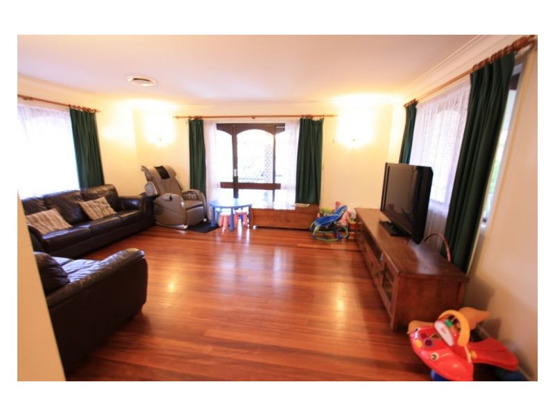 10 Nandina St, Macgregor QLD 4109