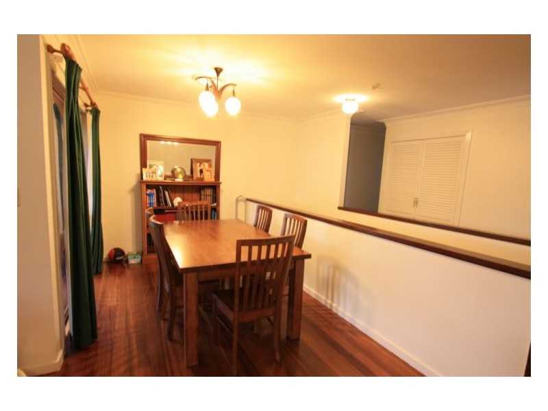 10 Nandina St, Macgregor QLD 4109