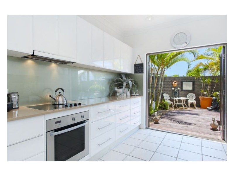 44 Markeri St, Mermaid Waters QLD 4218