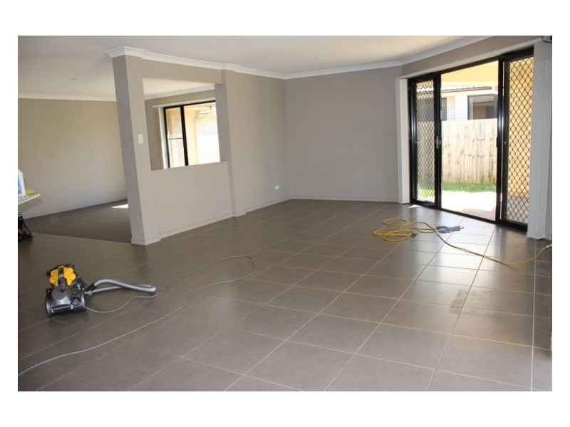 26 Seabiscuit Crescent, Kallangur QLD 4503