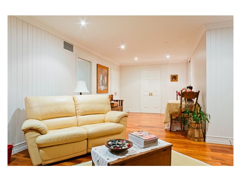 42 Leah Drive, Belivah QLD 4207