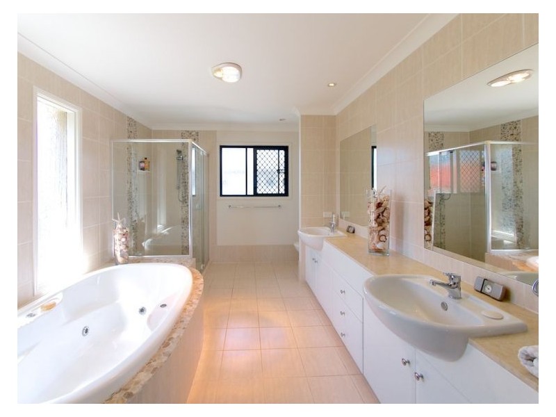 11 Jubilee Cl, Eight Mile Plains QLD 4113