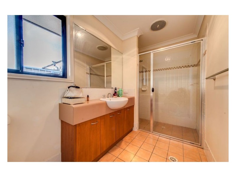 4 Clint Parade, Crestmead QLD 4132
