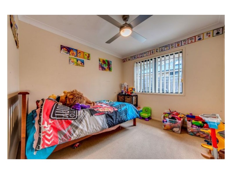 4 Clint Parade, Crestmead QLD 4132