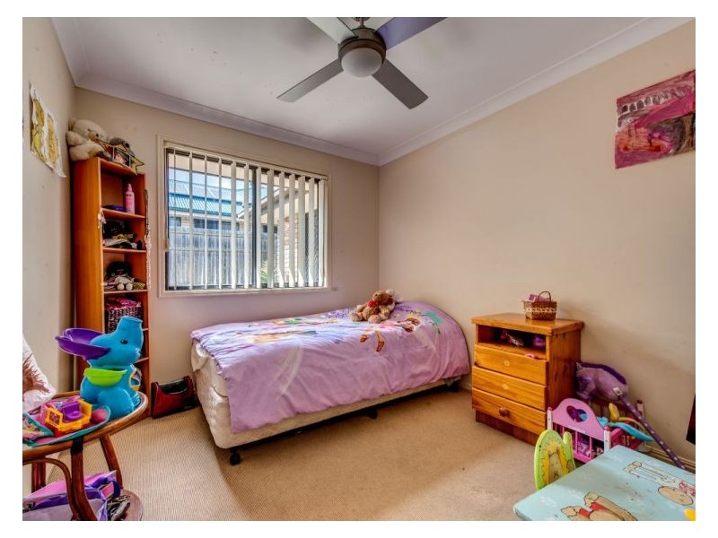 4 Clint Parade, Crestmead QLD 4132