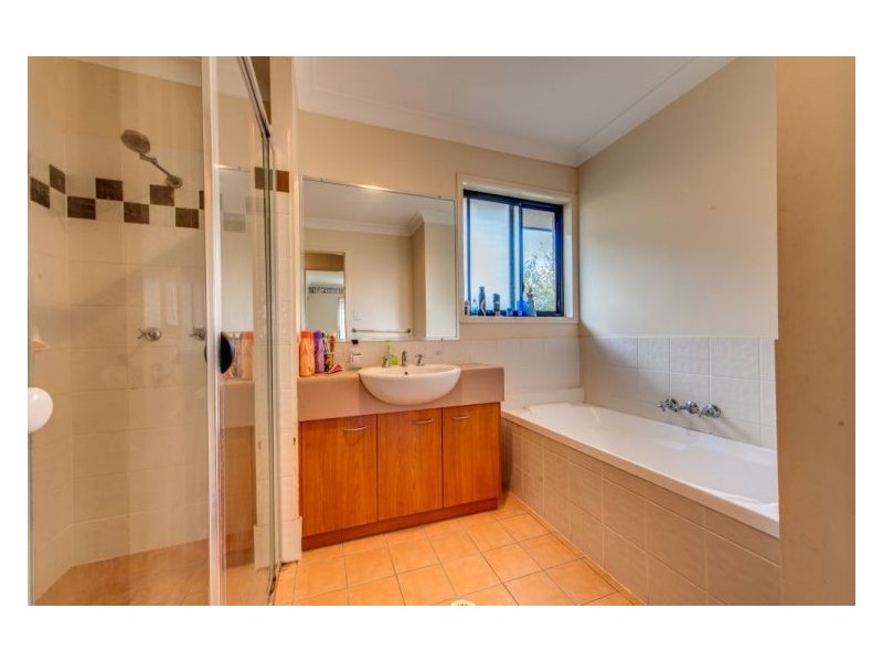 4 Clint Parade, Crestmead QLD 4132