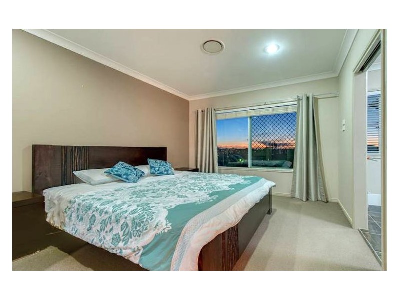 3 Larapinta Cct, Parkinson QLD 4115