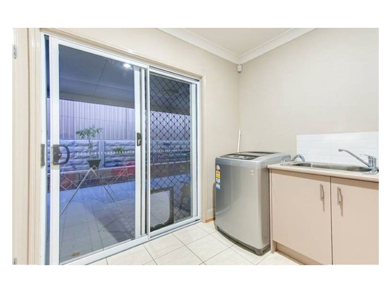 3 Larapinta Cct, Parkinson QLD 4115