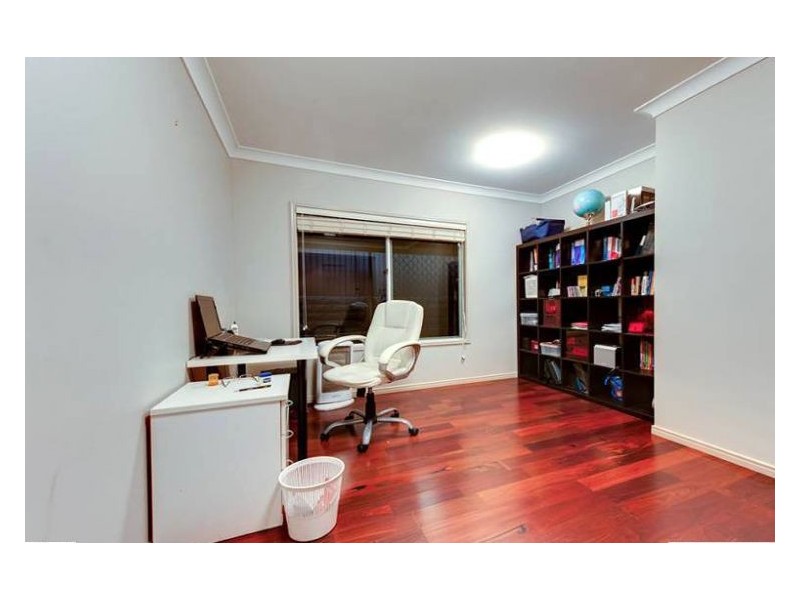 3 Larapinta Cct, Parkinson QLD 4115