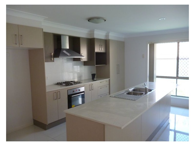 8 Harvey Place, Calamvale QLD 4116