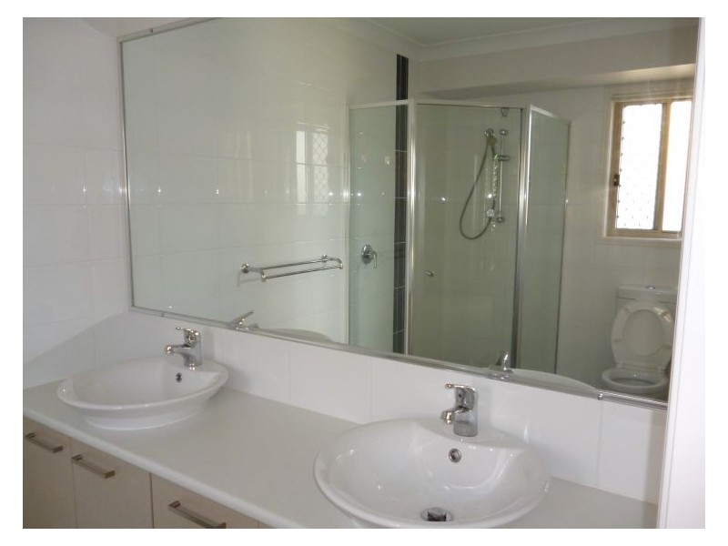 8 Harvey Place, Calamvale QLD 4116