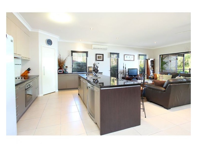 19b Osanna St, Daisy Hill QLD 4127